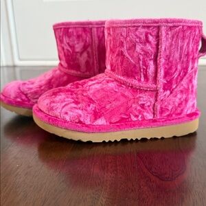 UGG Kids Boots in Vibrant Pink